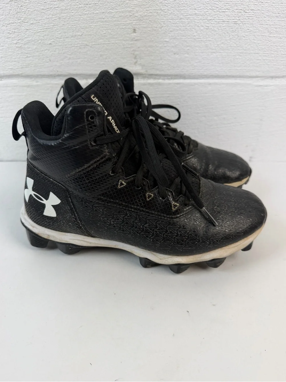 Under Armour Hammer Mid Black Football Cleats, 4.5Y